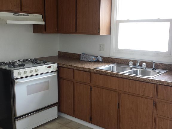 4th image of 1423 Greenfield Ave