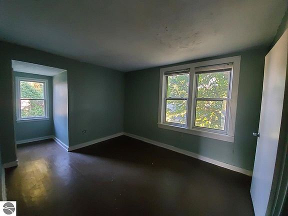 4th image of 318 S Pine St