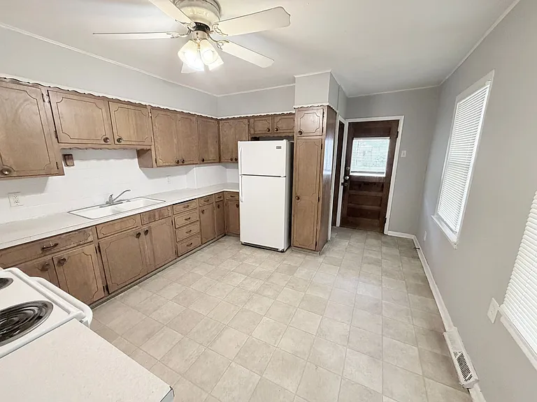 1217 N Spring St — Photo 7