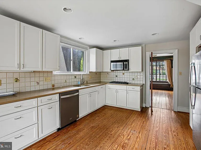 4602 Derussey Pkwy — Photo 9