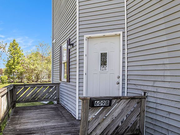 3rd image of 609 W Wayne St #B