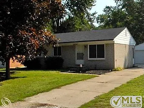 22052 Seminole St photo 1