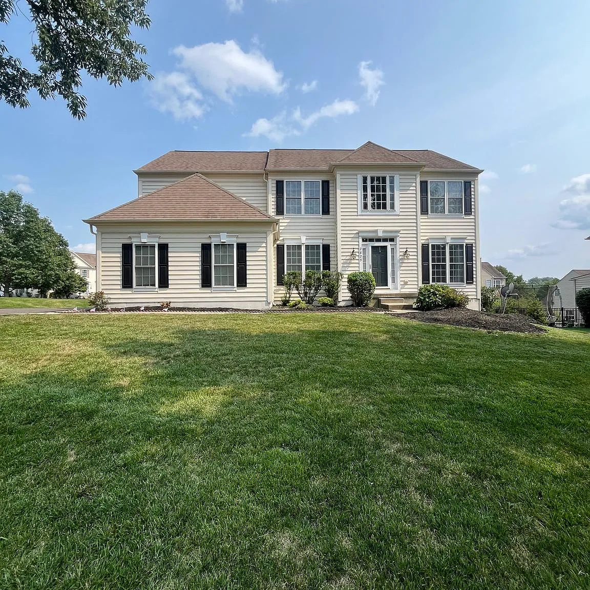 4 bed, 2.5 bath, 3296 sqft, $4,450 — Photo 1