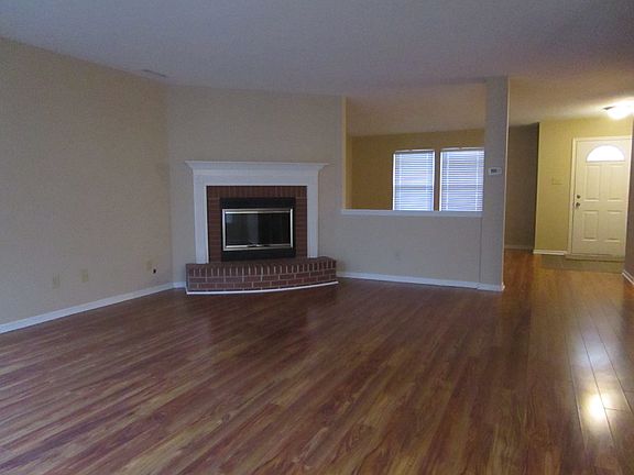 2nd image of 711 Thornwood Ln