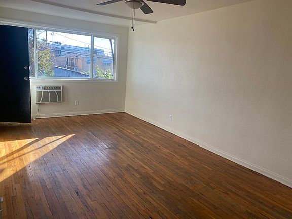 2nd image of 5636 Cahuenga Blvd #B