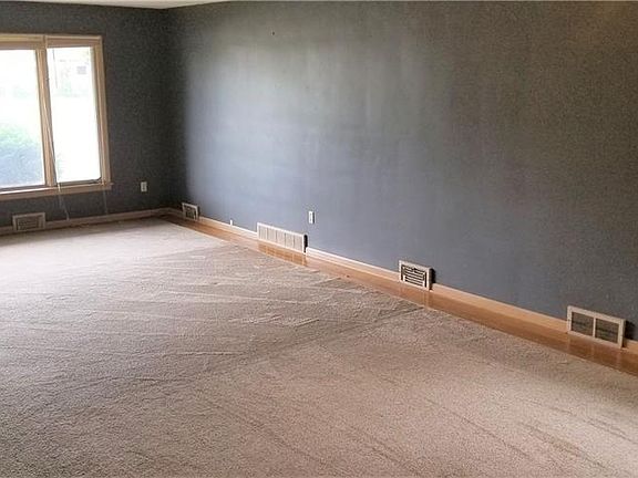 3rd image of 17916 Chagrin Blvd