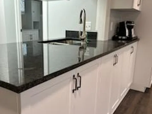 2455 Military St APT 5, Port Huron, MI 48060