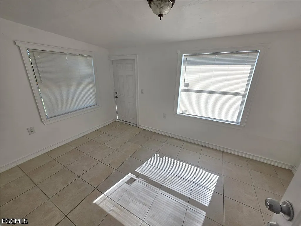 3 bed, 2.0 bath, 1101 sqft, $1,500 — Photo 4