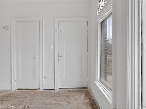 5th image of 3351 W Grand St