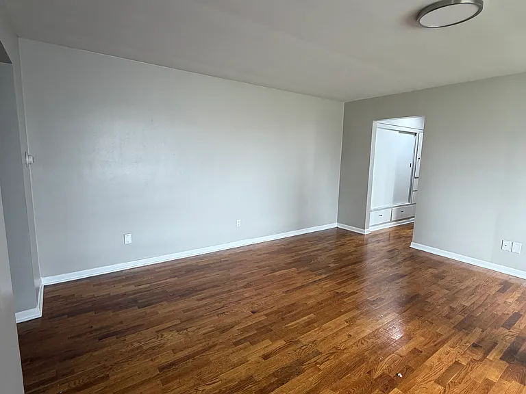 740 Edgemont Blvd #8 — Photo 3