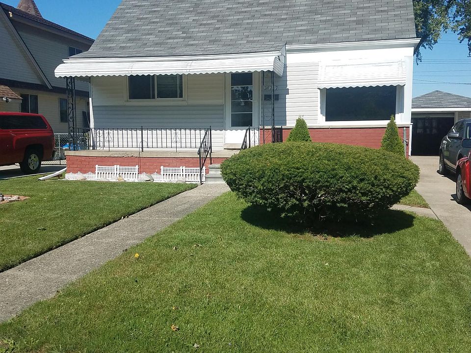1st image of 28242 Maplewood St