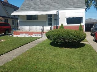 28242 Maplewood St, Garden City, MI 48135