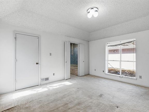 3rd image of 1400 Forsythe Dr