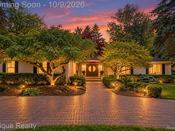 2844 Severn Ln, Bloomfield Hills, MI 48304