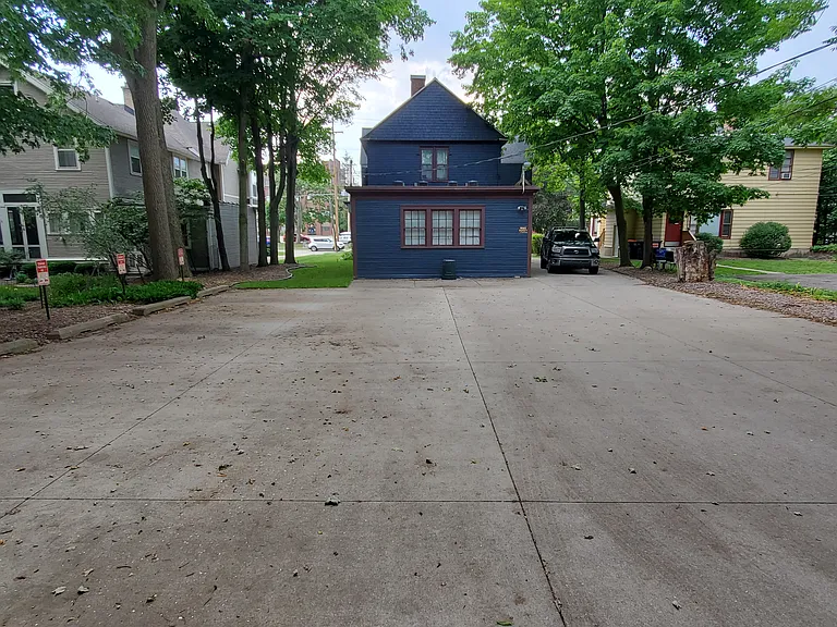 140 College Ave NE #4 — Photo 6