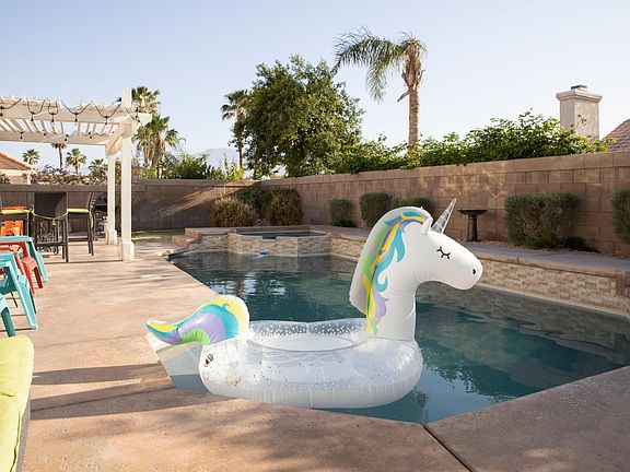 Remodeled Large Pebble tec pool and spa. Wireless remote included for spa heating, jets, and lights. Views of the Santa Rosa mountains from the backyard.