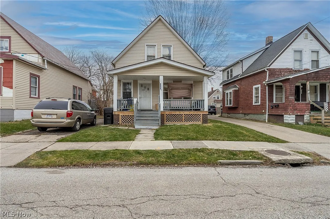 3551 W 67th St photo 1