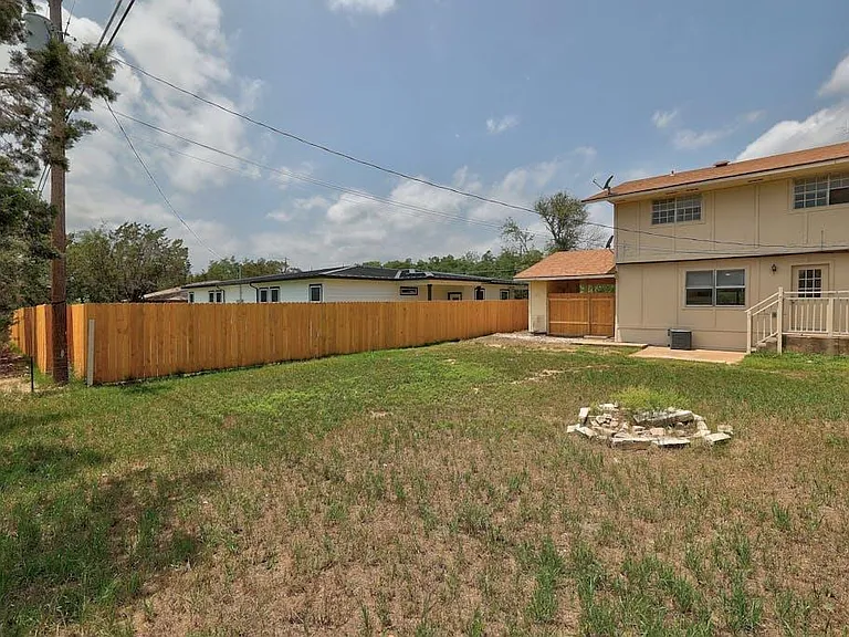5211 Thunderbird #B — Photo 15