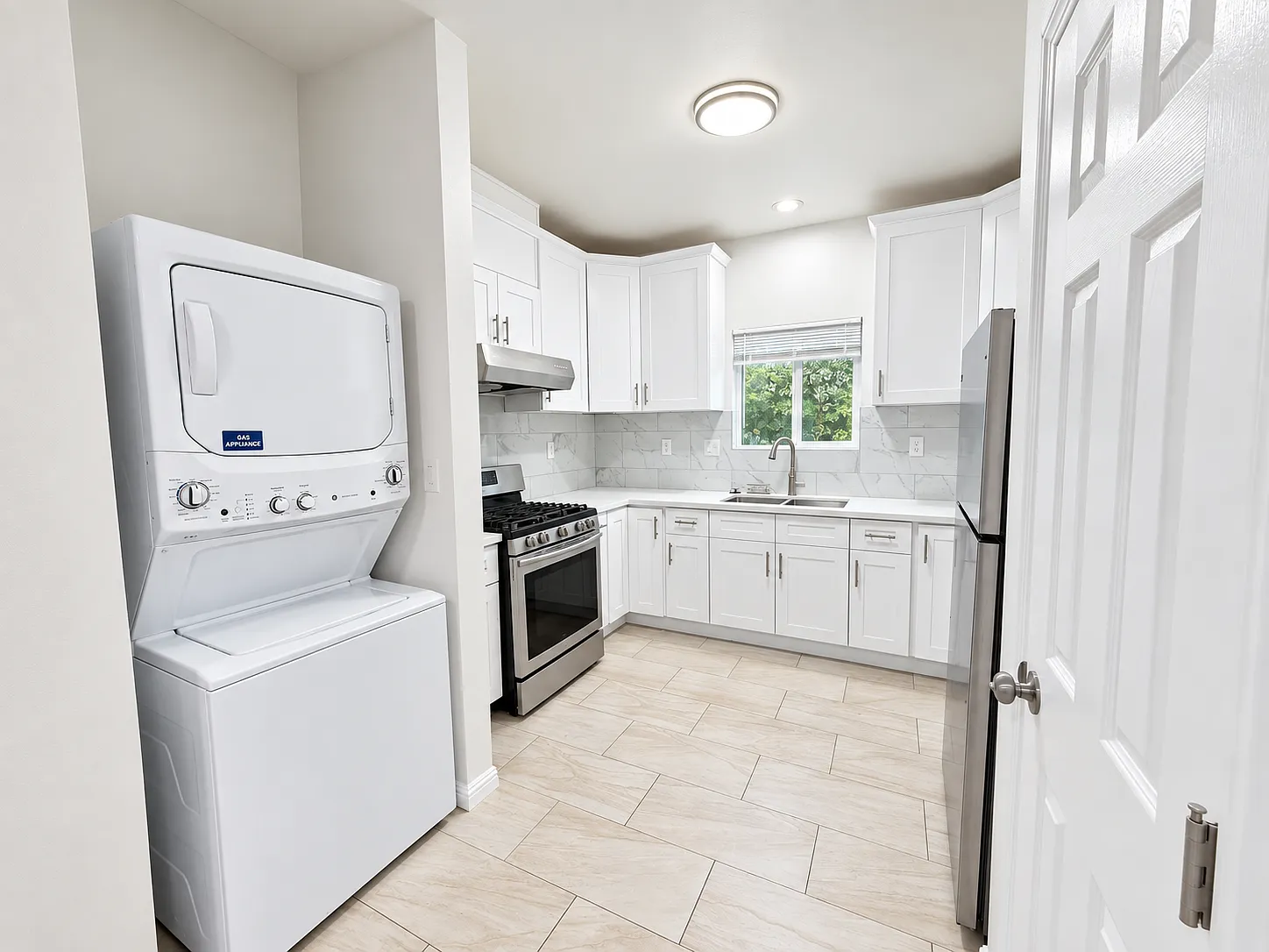 3 bed, 1064 sqft, $3,000 — Photo 4