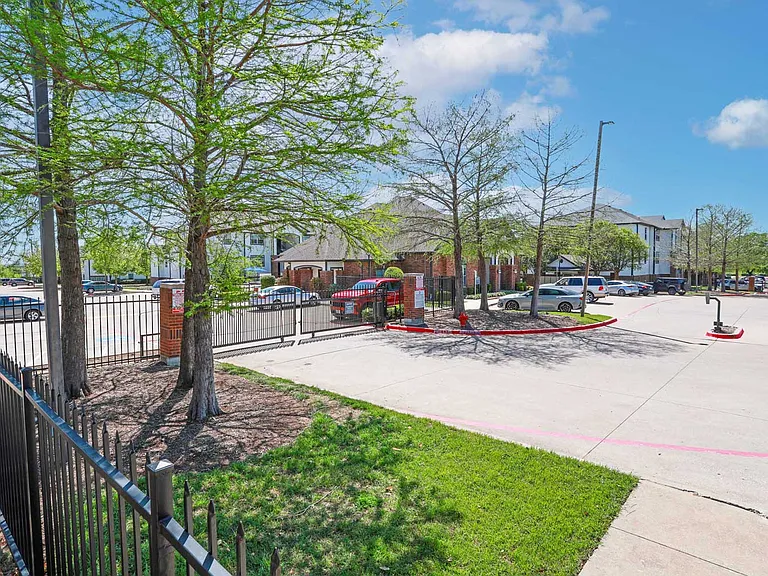 Worthington Point Apartments — Photo 25