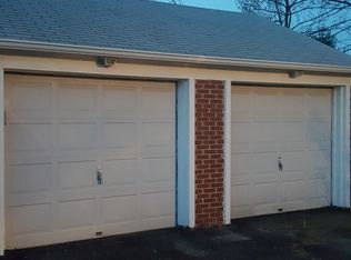 909 Greenbriar Ln, Springfield, PA 19064