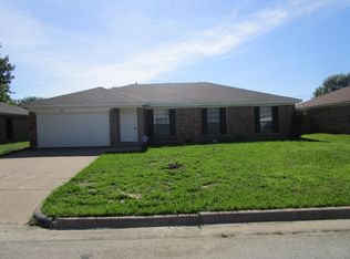 6415 Twin Spruce Ct, Arlington, TX 76018