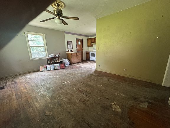 3rd image of 2211 N Ford St