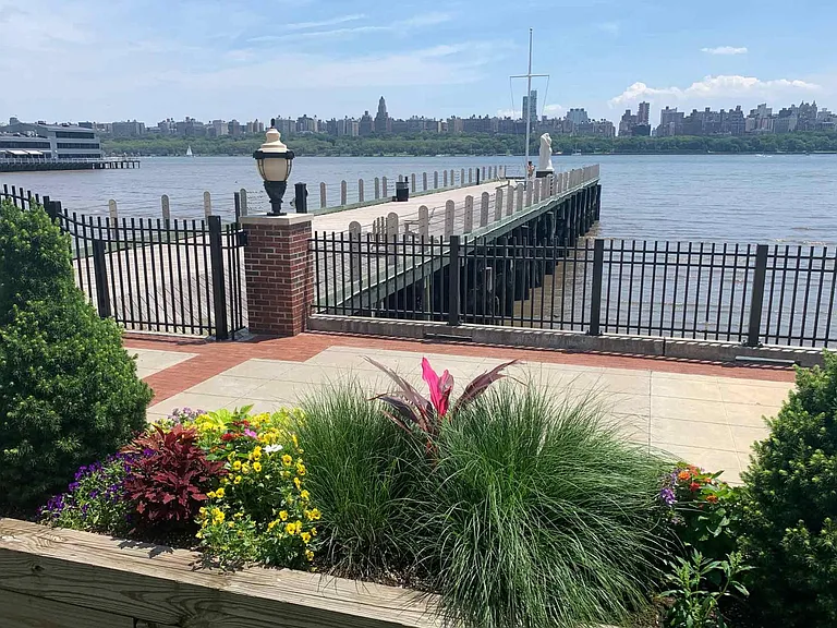 The View — Photo 18