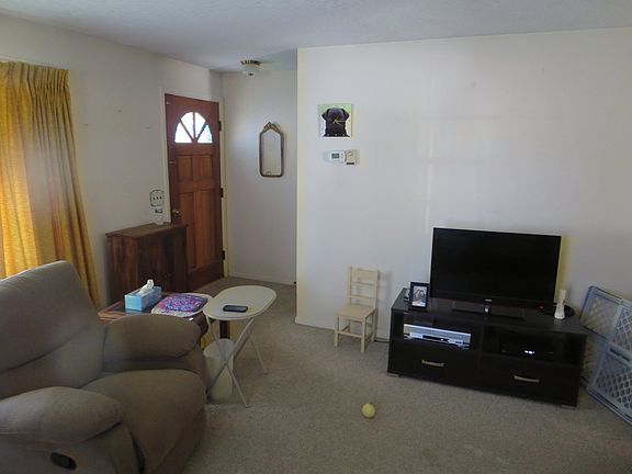 4th image of 323 Magnolia Ave