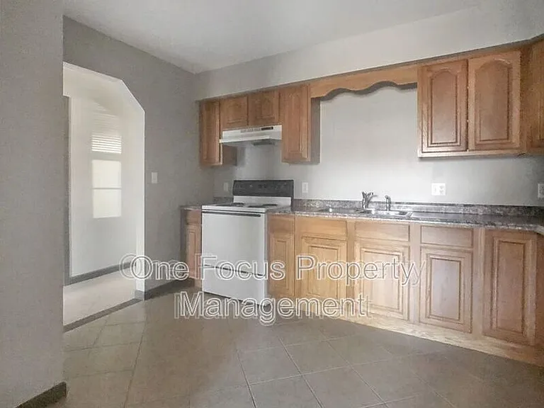 415 E Church St #5 — Photo 13