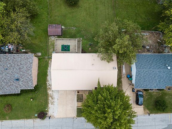 4th image of 5009 Country Manor Dr