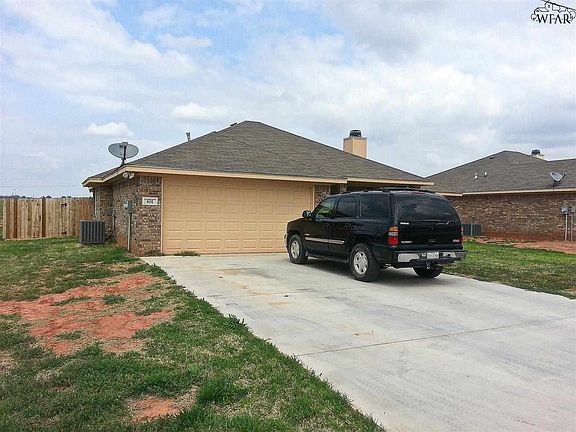 4th image of 604 E Texas Ave