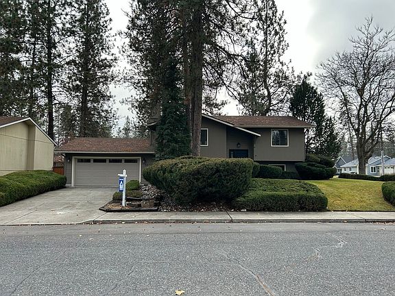 2nd image of 5611 W Woodside Ave