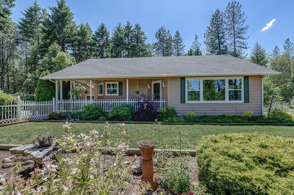 169 Pine Tree Way photo 1