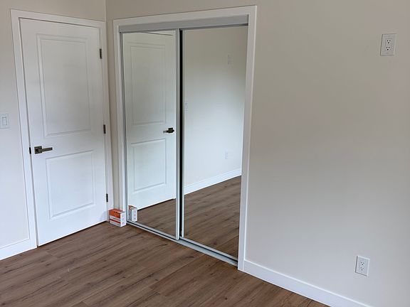 4th image of 16267 Chicago Ave