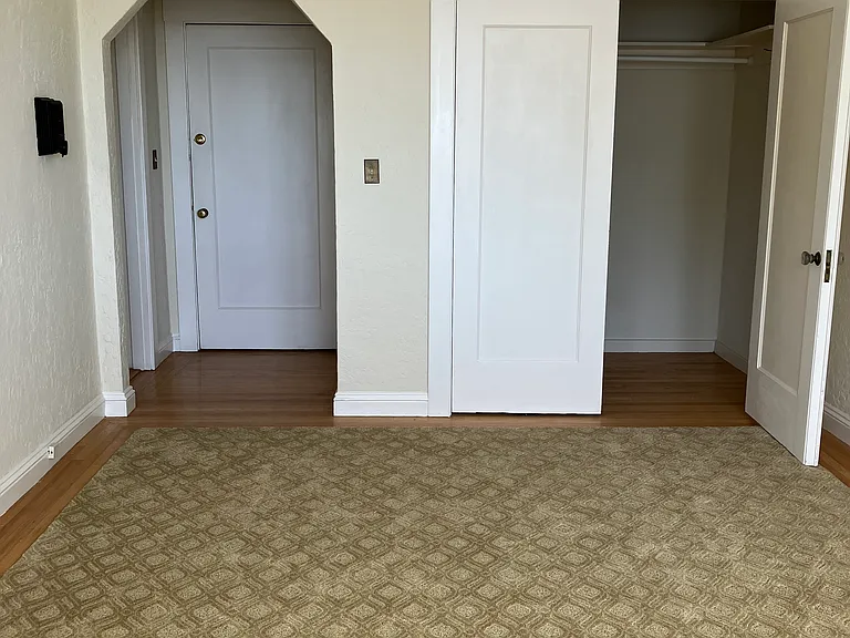 3500 35th Ave #23 — Photo 3