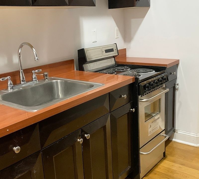 1st image of 415 W 44th St APT 3