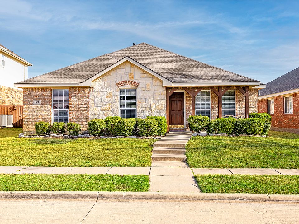 1st image of 1611 Bur Oak Dr