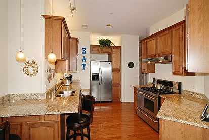 4th image of 1124 Lake St Unit 701