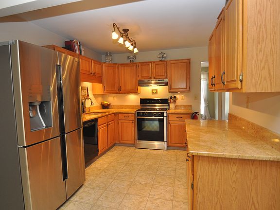 2nd image of 99 Jennifer Ln