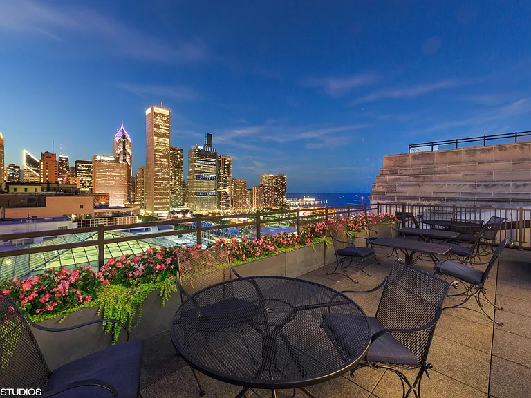 310 S Michigan Ave #202 — Photo 6