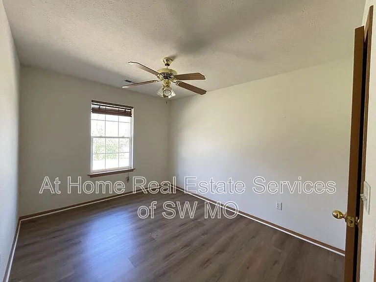 4345 W La Siesta — Photo 3