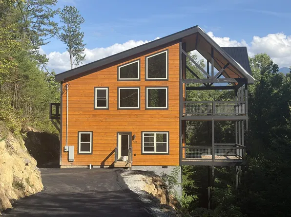 928 Ski Mountain Rd, Gatlinburg, TN 37738