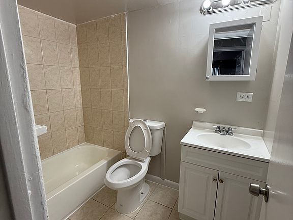 2nd image of 5604 Bloomfield Dr APT 2