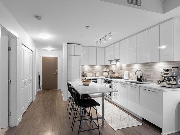 5th image of 9551 Alexandra Rd #227