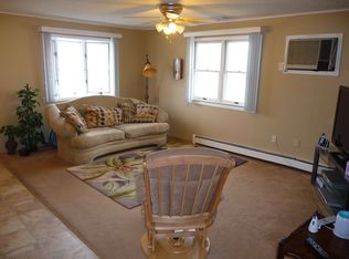 10 Palm Ln, Levittown, PA 19054