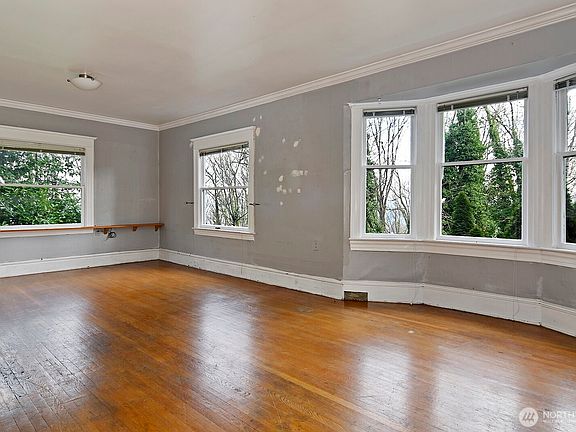 4th image of 4729 Mount View Drive S