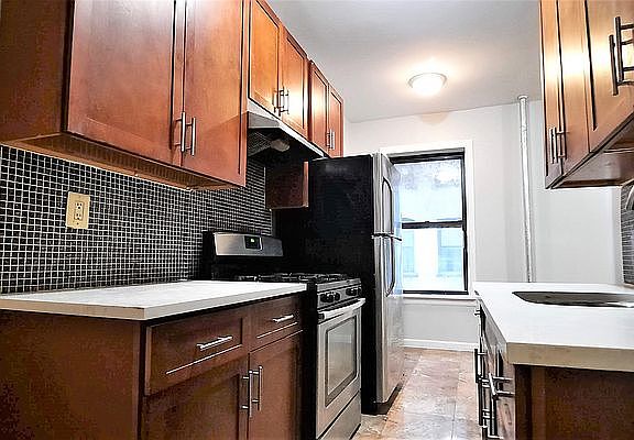 3rd image of 285 Hawthorne St APT 305