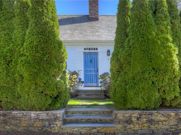 3 Webster Ct, Newport, RI 02840