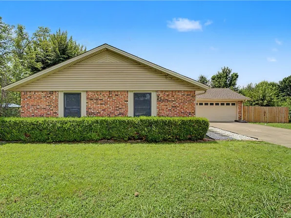 301 Wright Ave, Springdale, AR 72764